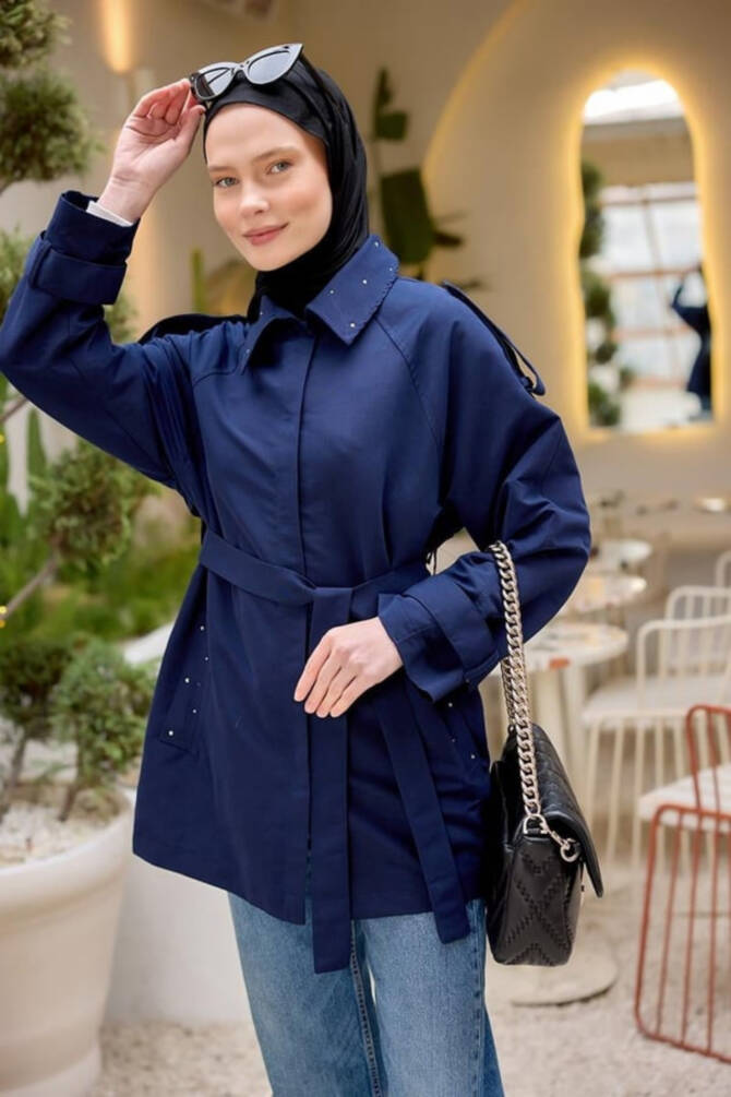 Lacivert Şık Taş Detaylı Kemerli Kadın Trençkot – Şık ve Modern Tasarım - 4