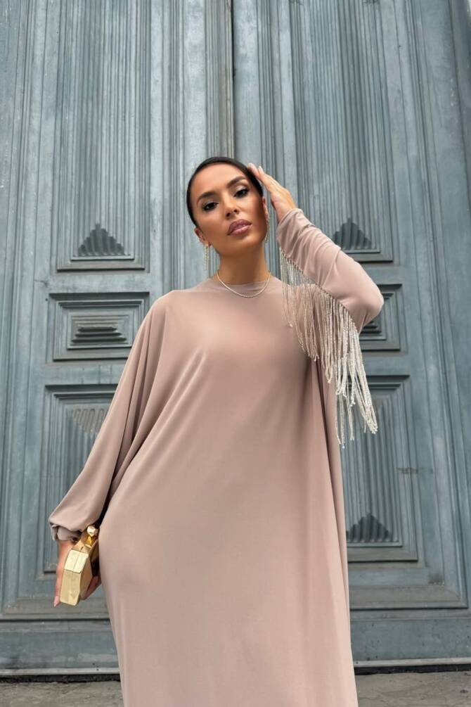  Püsküllü Minimal Abaya Elbise | Zarif Tesettür Şıklığı - 2
