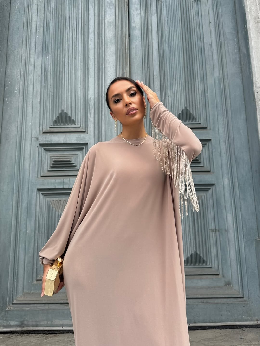  Püsküllü Minimal Abaya Elbise | Zarif Tesettür Şıklığı - 1
