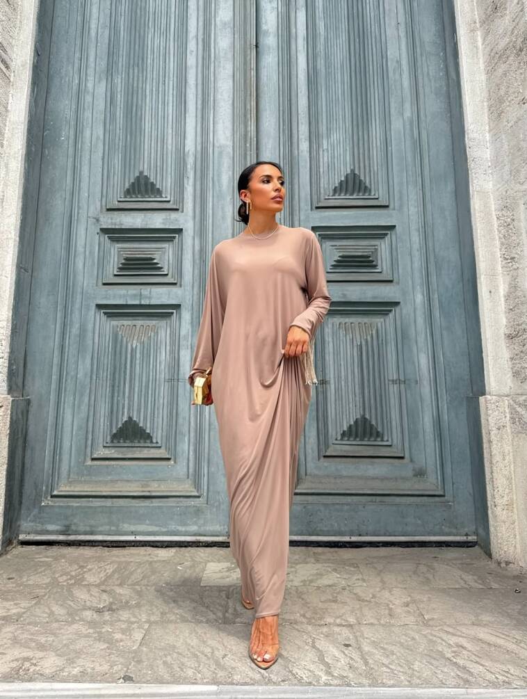  Püsküllü Minimal Abaya Elbise | Zarif Tesettür Şıklığı - 2