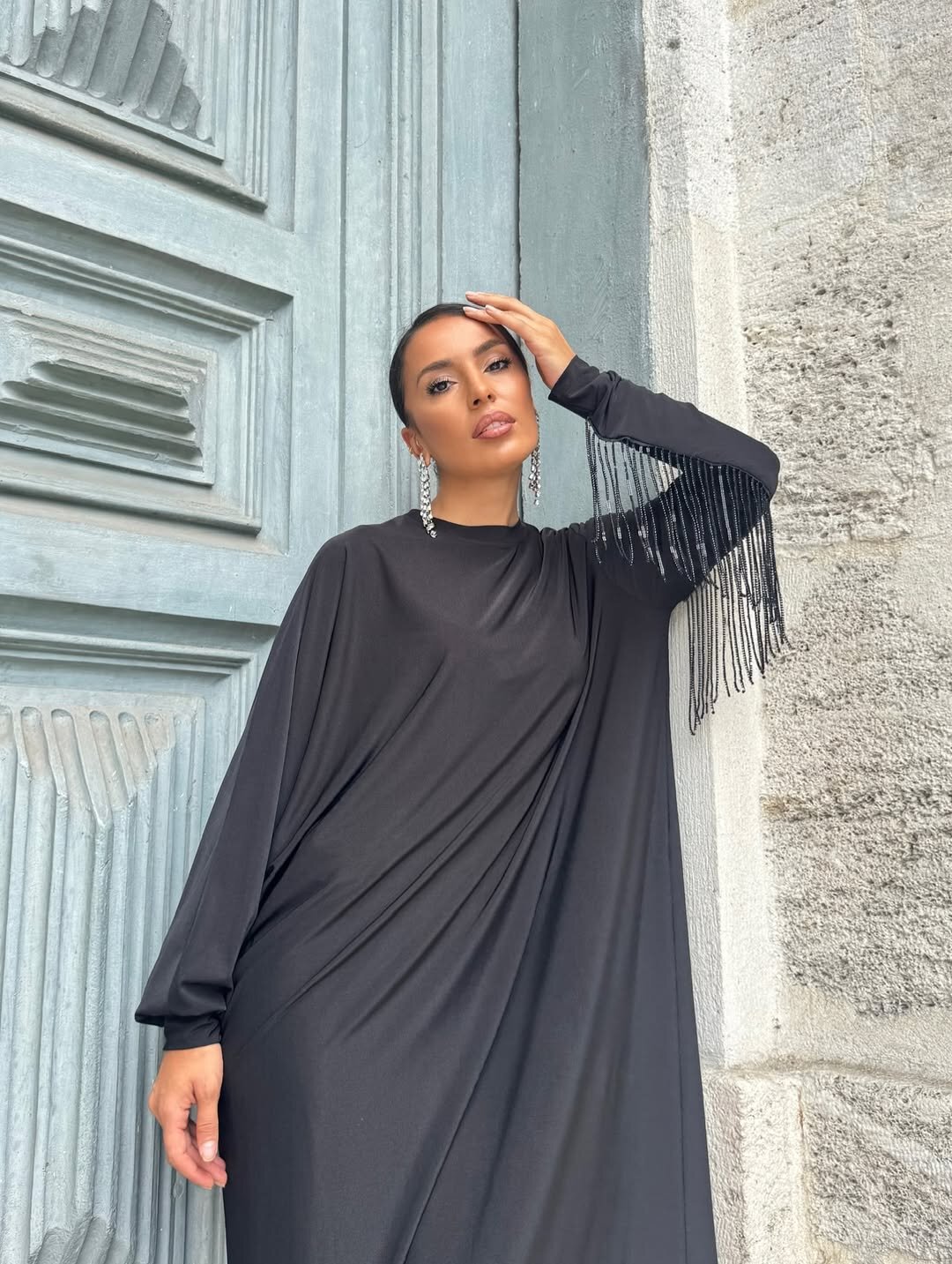  Püsküllü Minimal Abaya Elbise | Zarif Tesettür Şıklığı - 3