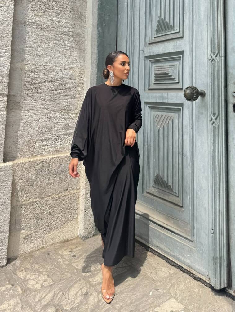  Püsküllü Minimal Abaya Elbise | Zarif Tesettür Şıklığı - 5
