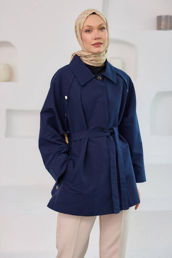 Şık ve Rahat Tesettür Kısa Trençkot - Cepli, Kuşaklı, Düğme Detaylı, Yanları Açılabilir - 8