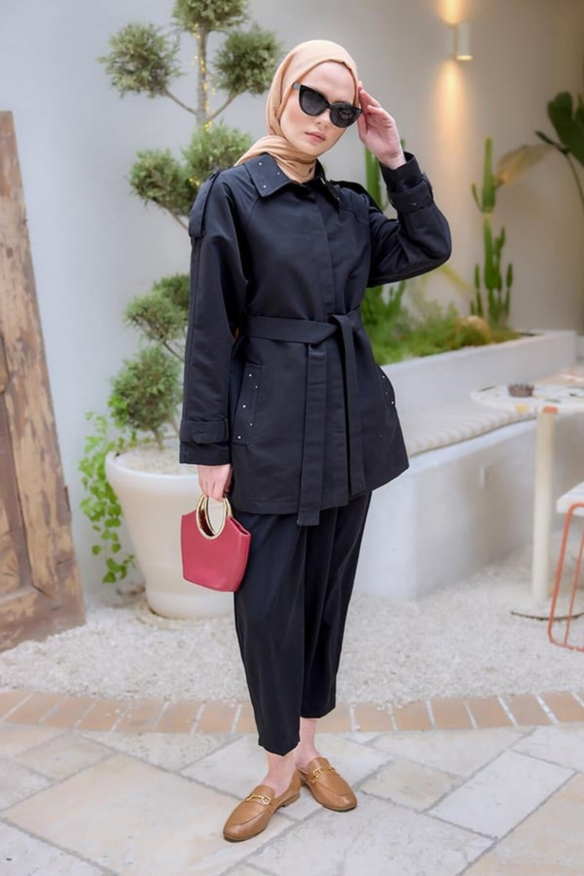 Siyah Şık Taş Detaylı Kemerli Kadın Trençkot – Şık ve Modern Tasarım - ALHABB