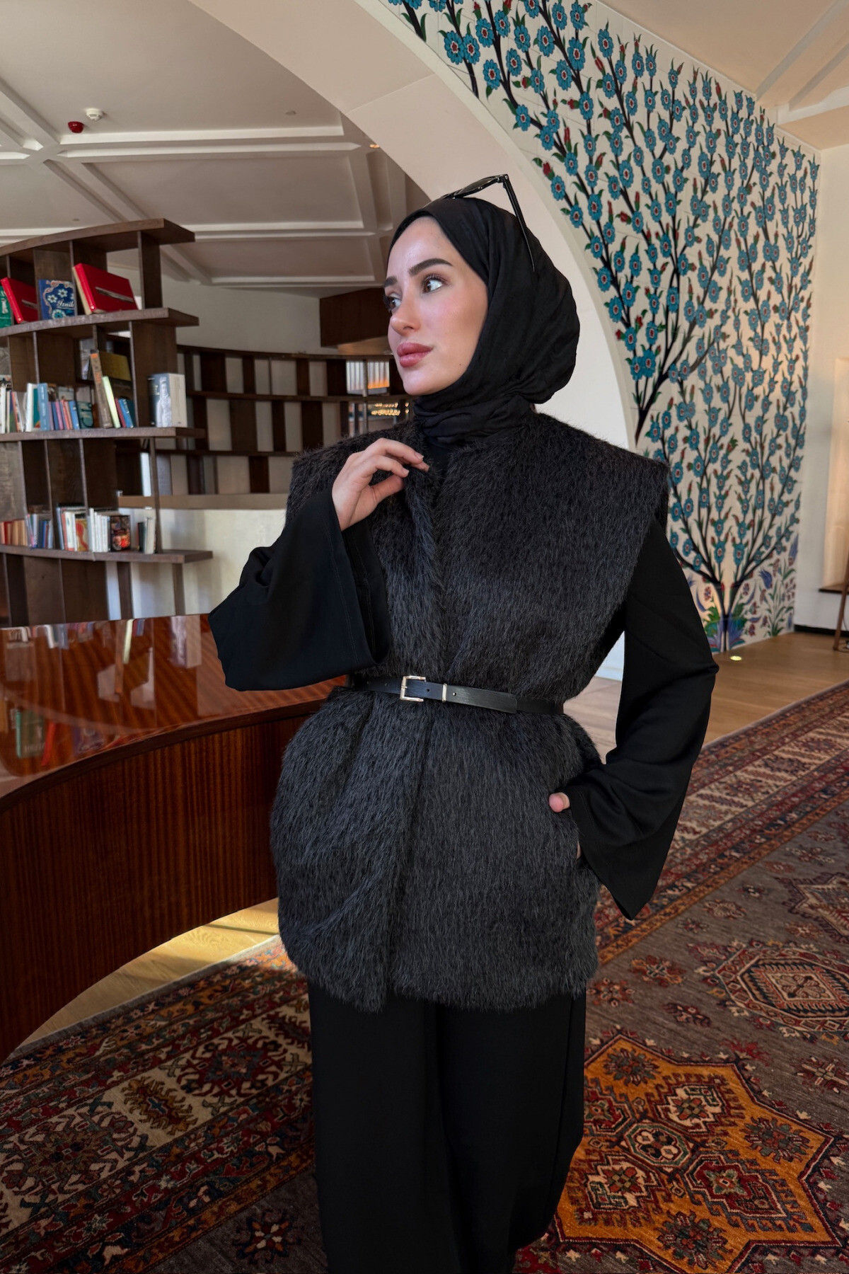 TAY TÜYLÜ KEMERLİ KADIN YELEK - ALHABB