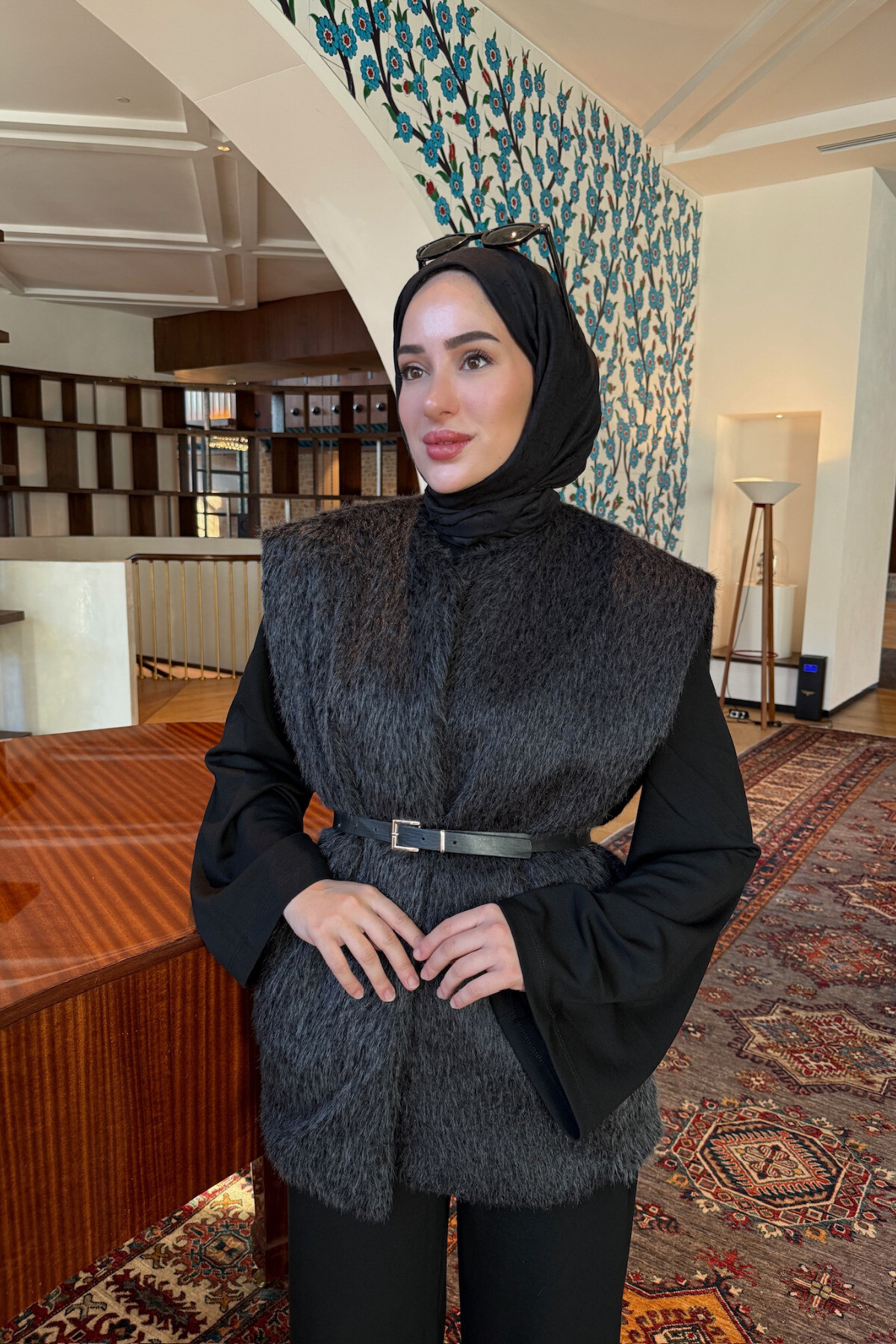 TAY TÜYLÜ KEMERLİ KADIN YELEK - 2