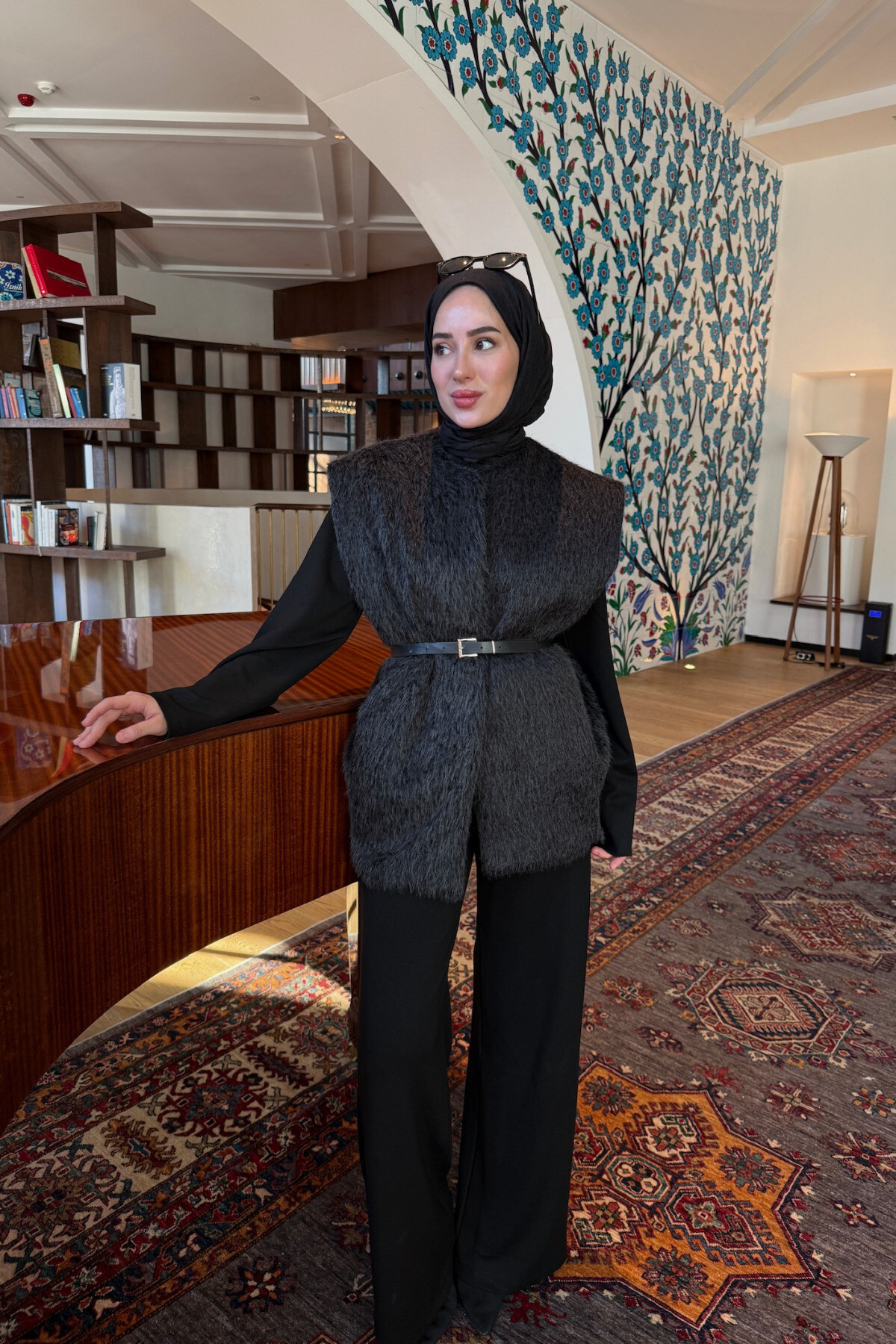 TAY TÜYLÜ KEMERLİ KADIN YELEK - 3