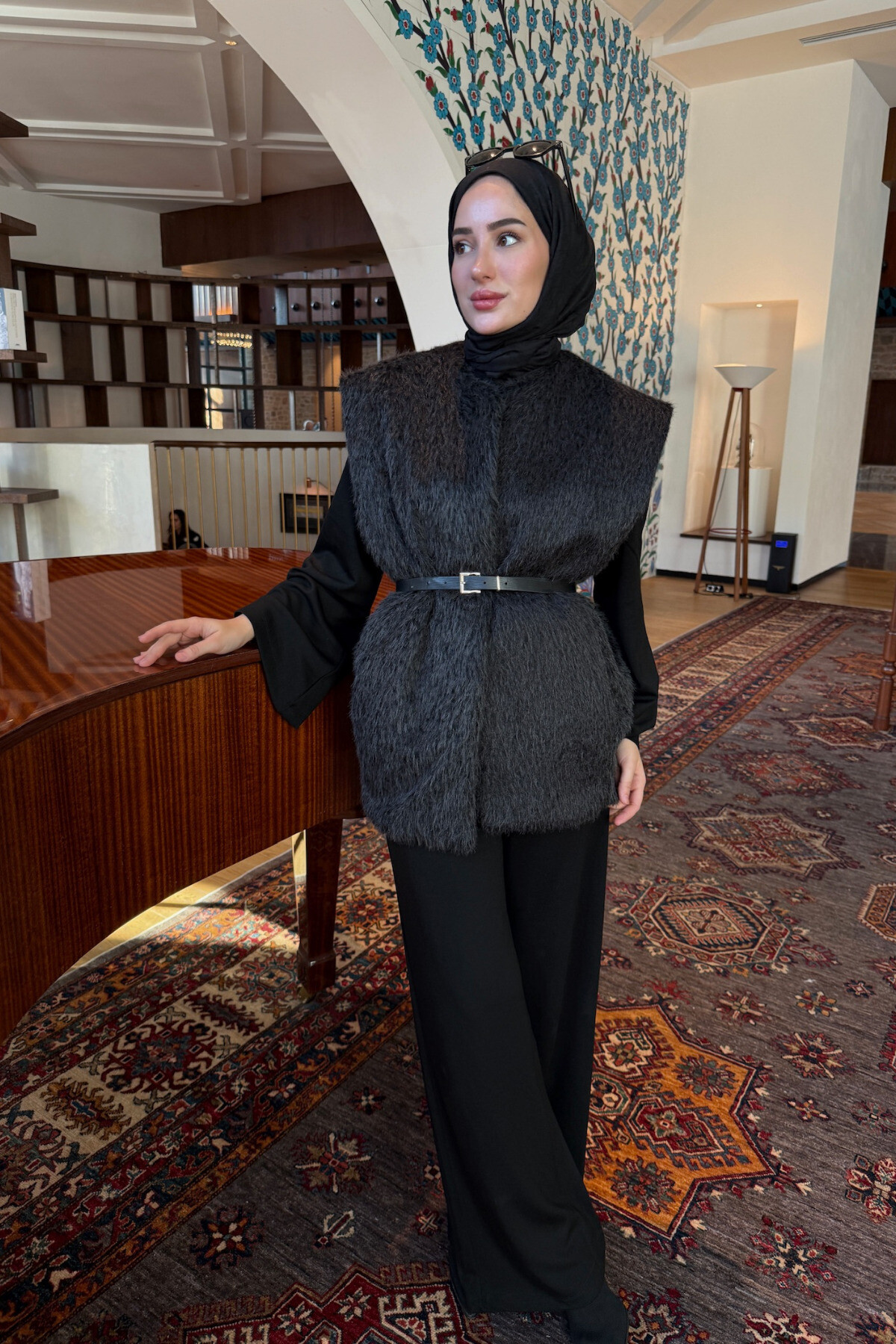 TAY TÜYLÜ KEMERLİ KADIN YELEK - 4