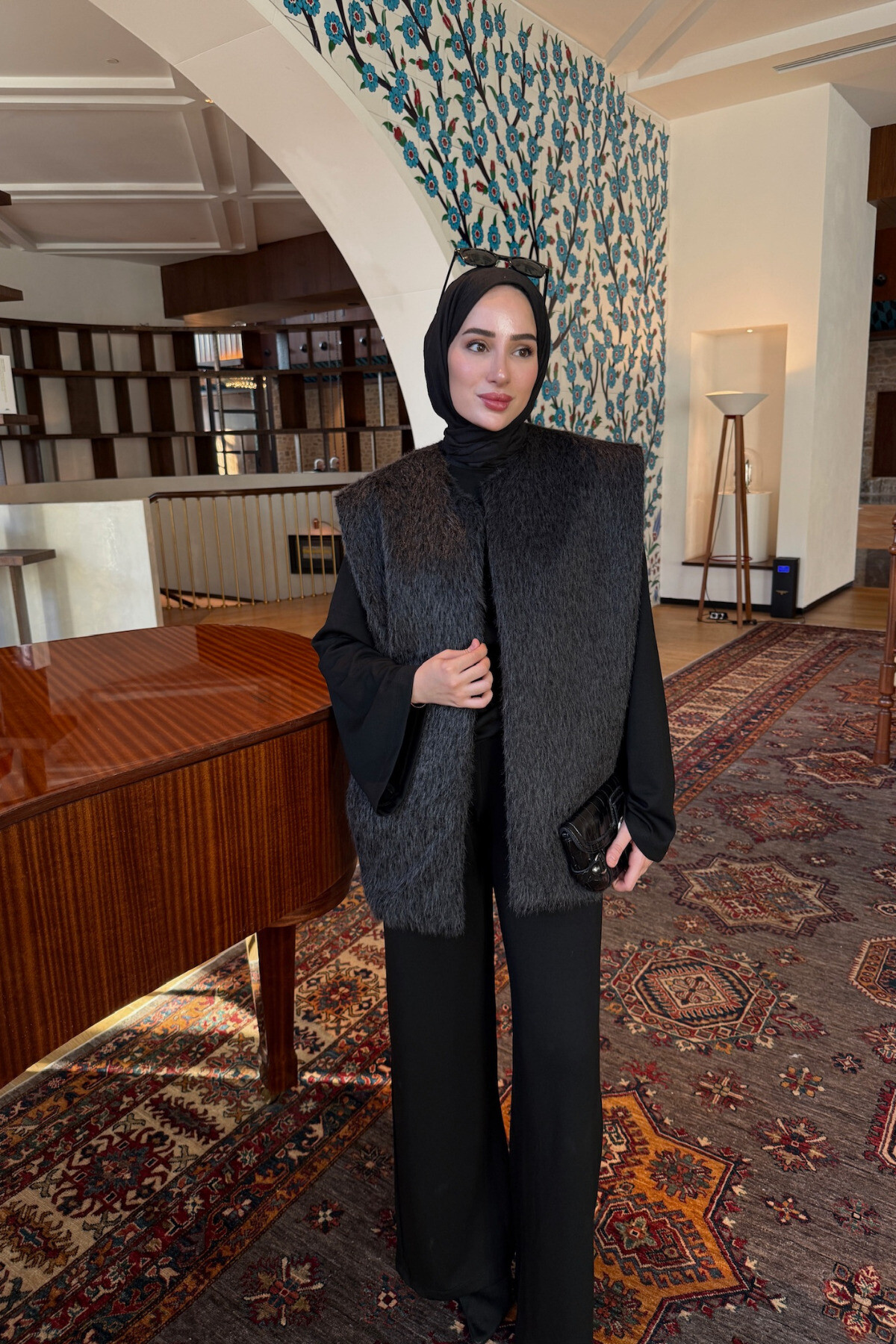 TAY TÜYLÜ KEMERLİ KADIN YELEK - 6