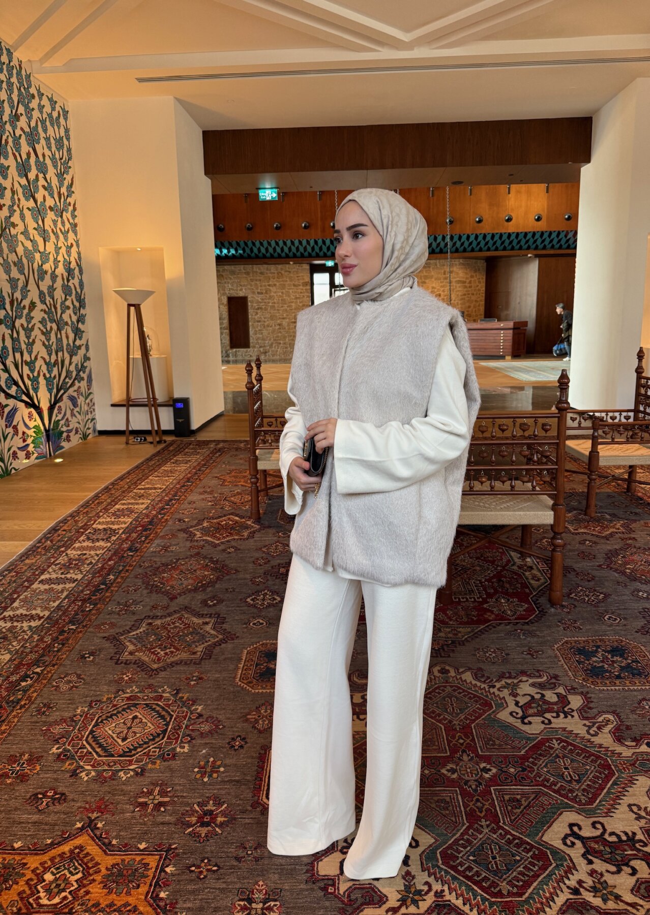 TAY TÜYLÜ KEMERLİ KADIN YELEK - 7