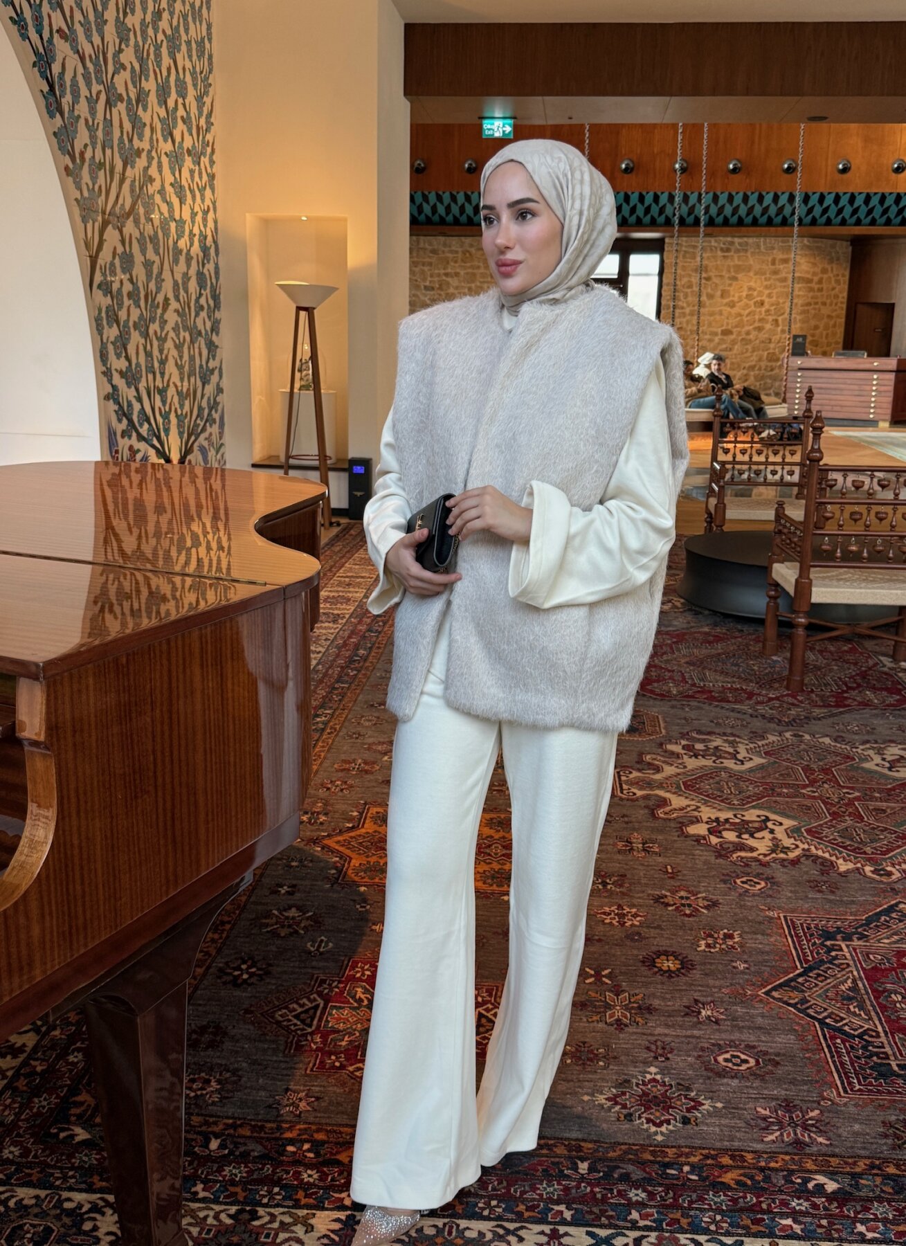 TAY TÜYLÜ KEMERLİ KADIN YELEK - 9