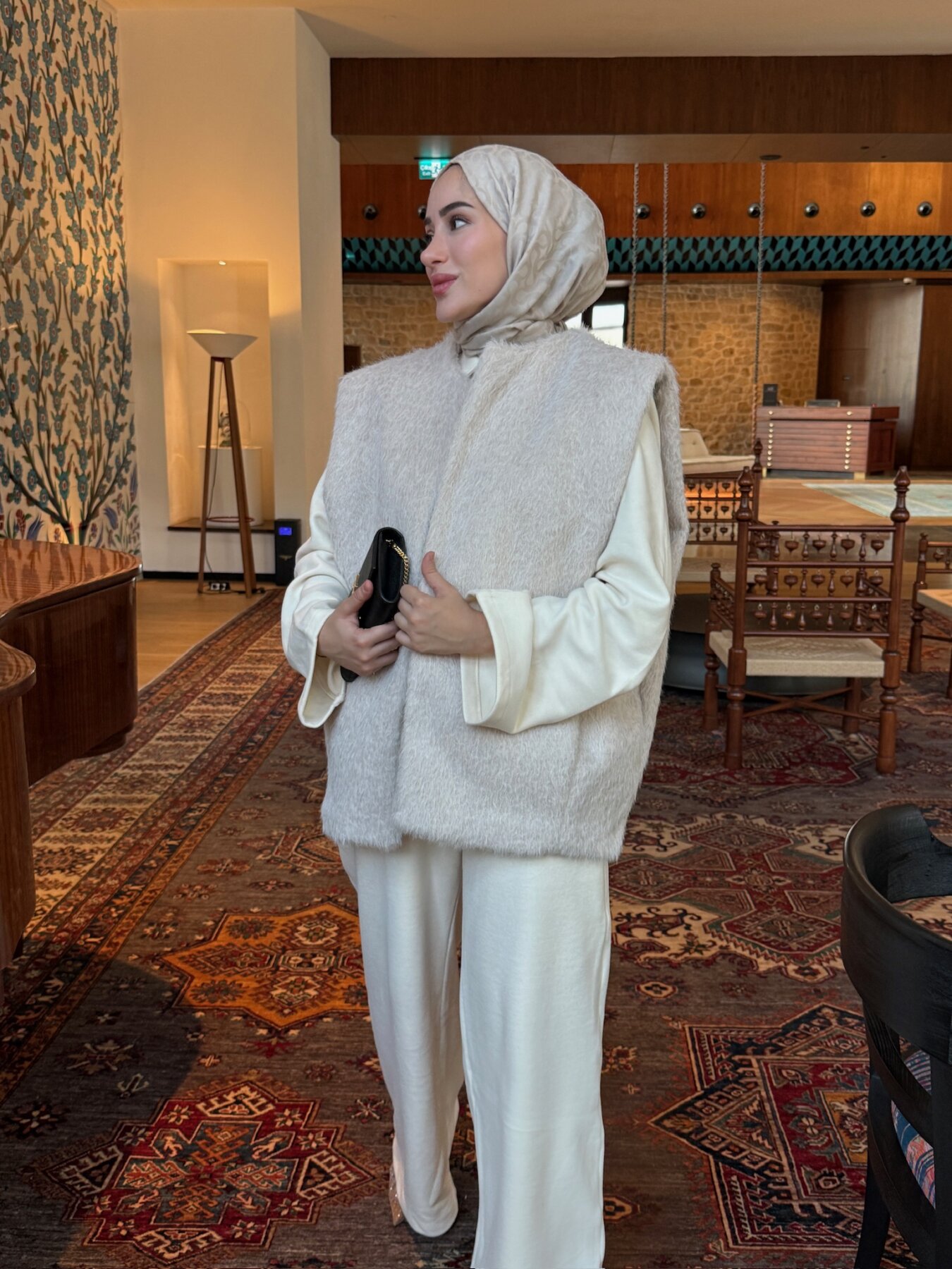 TAY TÜYLÜ KEMERLİ KADIN YELEK - 11