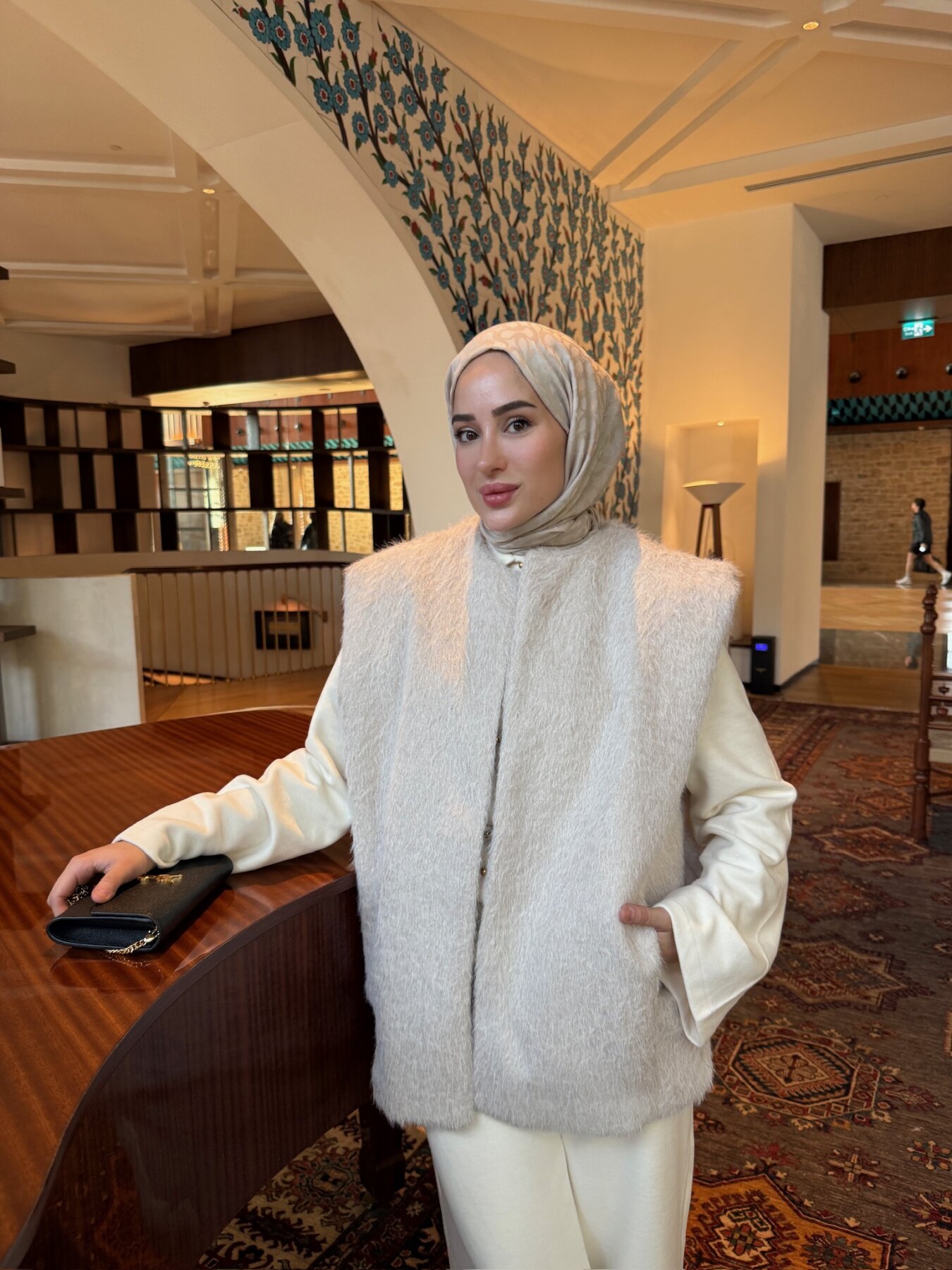 TAY TÜYLÜ KEMERLİ KADIN YELEK - 12