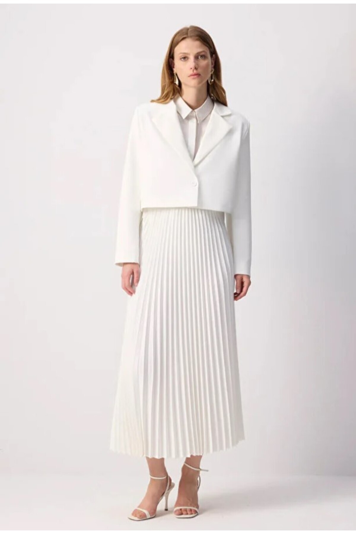 Zarif ve Şık Tesettür Takım - Pliseli Etek & Kısa Ceket Kombini - 3