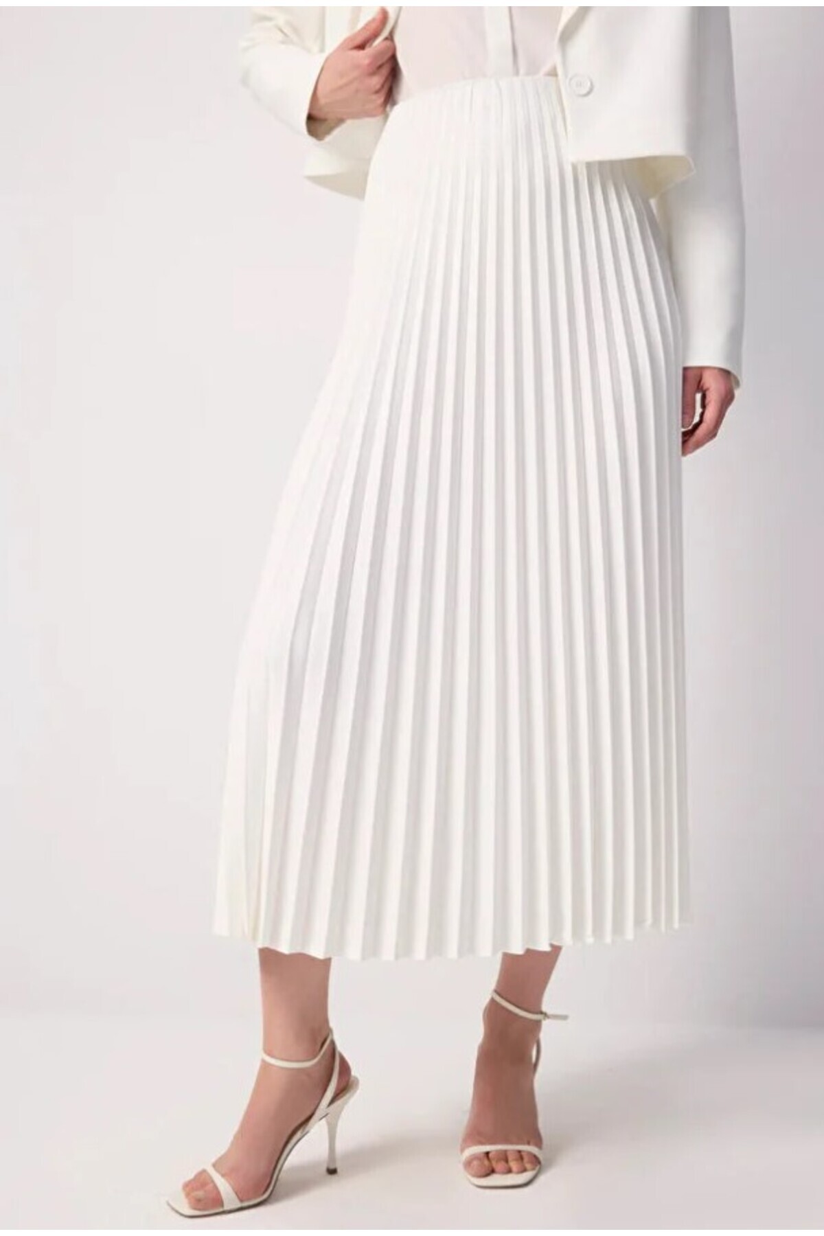 Zarif ve Şık Tesettür Takım - Pliseli Etek & Kısa Ceket Kombini - 4