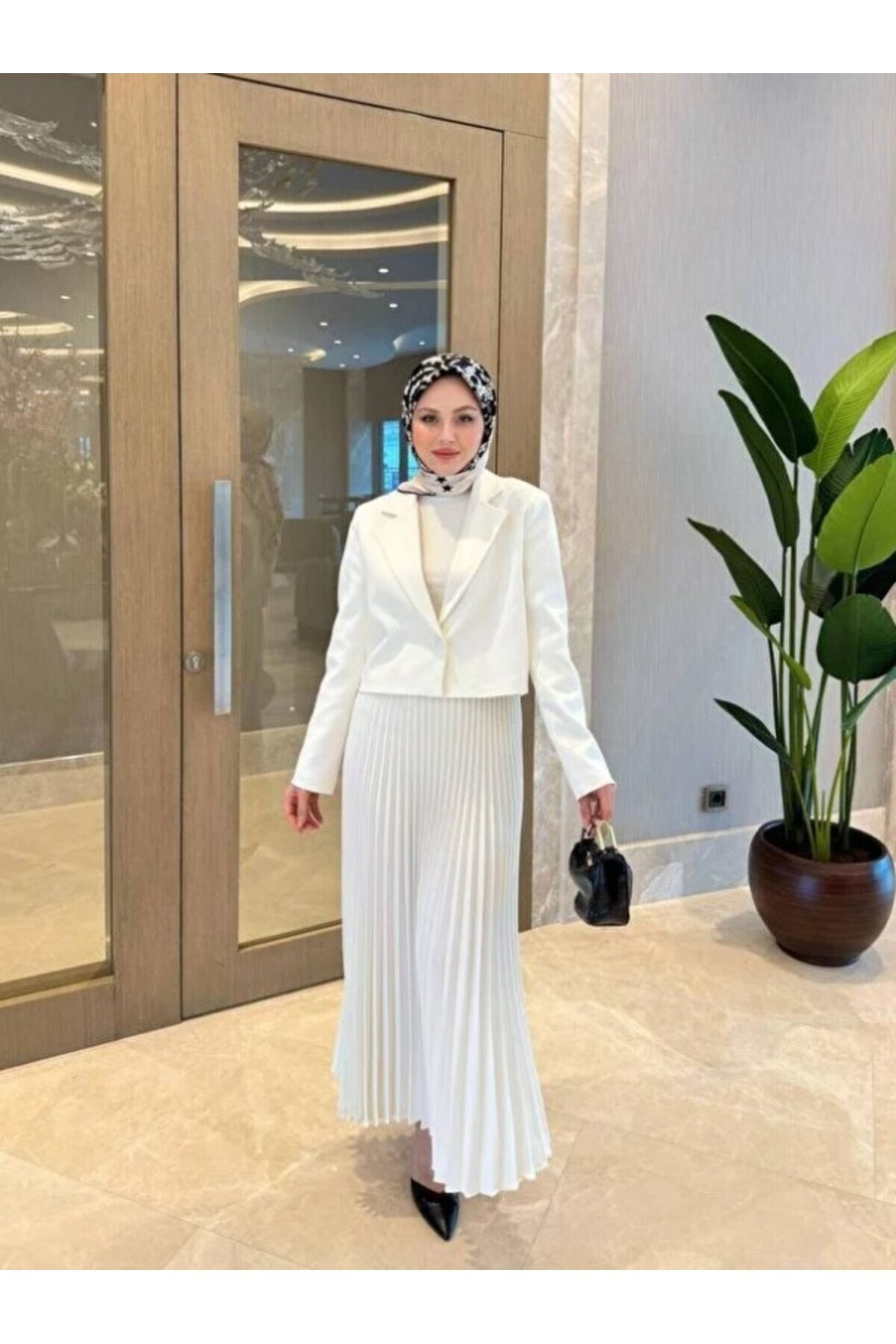 Zarif ve Şık Tesettür Takım - Pliseli Etek & Kısa Ceket Kombini - 6