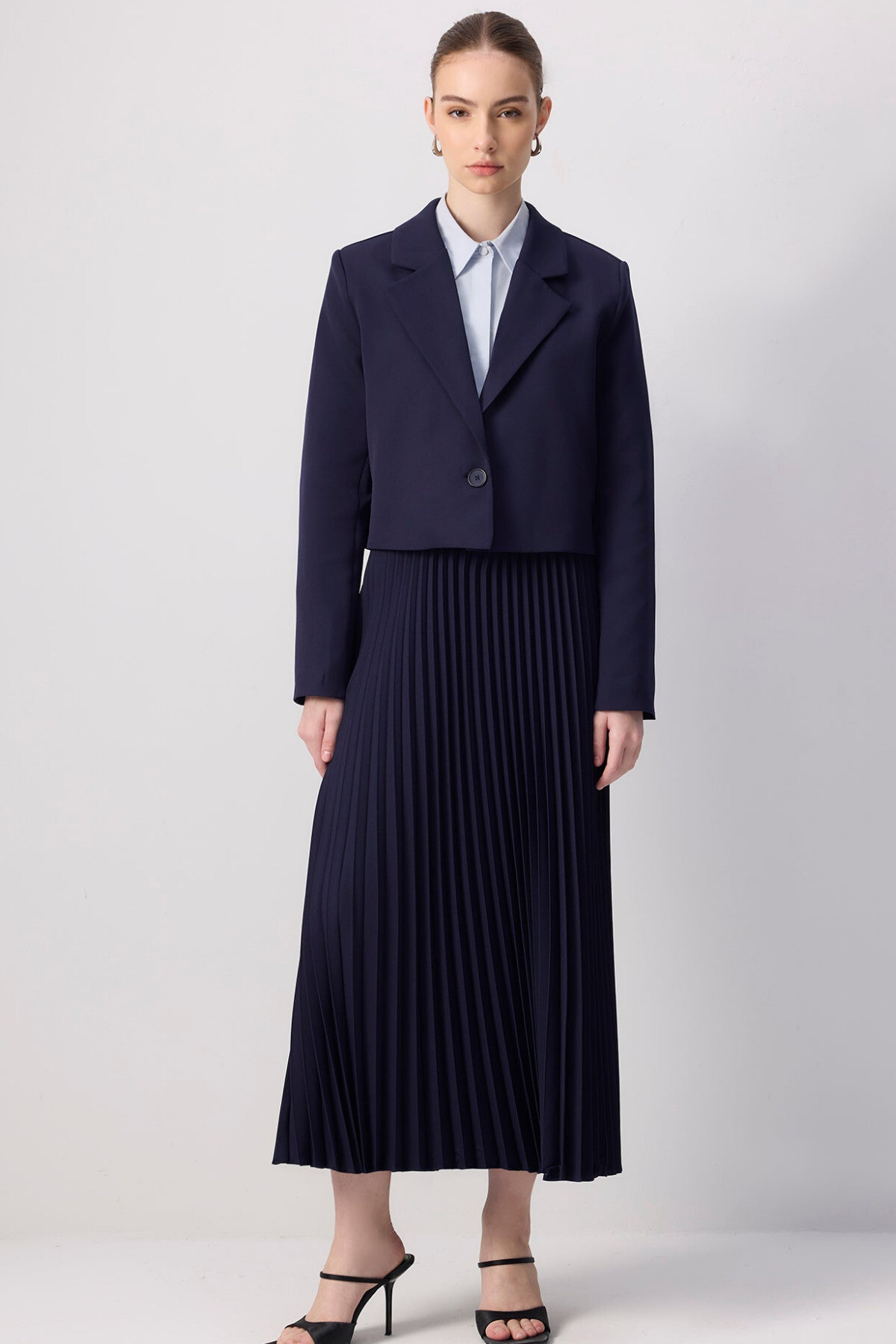 Zarif ve Şık Tesettür Takım - Pliseli Etek & Kısa Ceket Kombini - 9