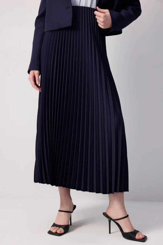 Zarif ve Şık Tesettür Takım - Pliseli Etek & Kısa Ceket Kombini - 10