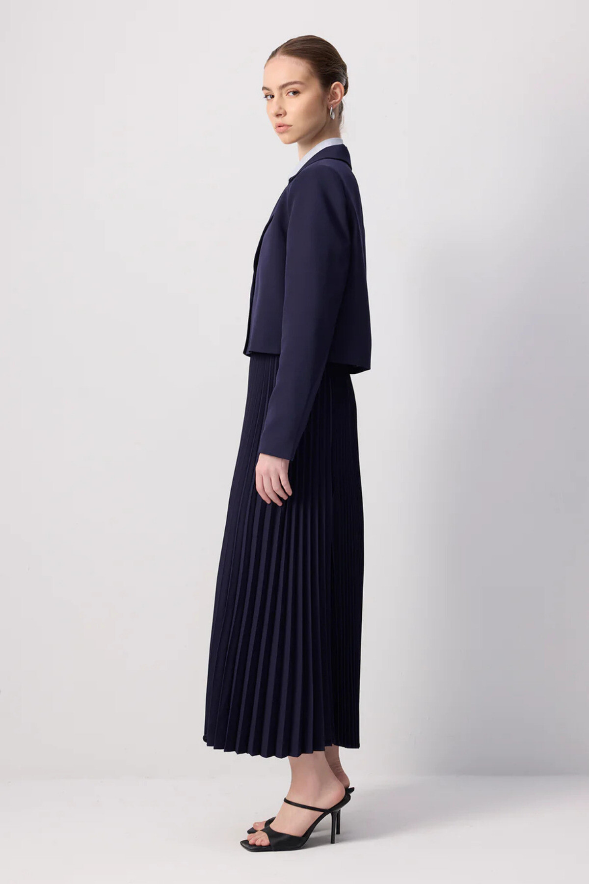 Zarif ve Şık Tesettür Takım - Pliseli Etek & Kısa Ceket Kombini - 11