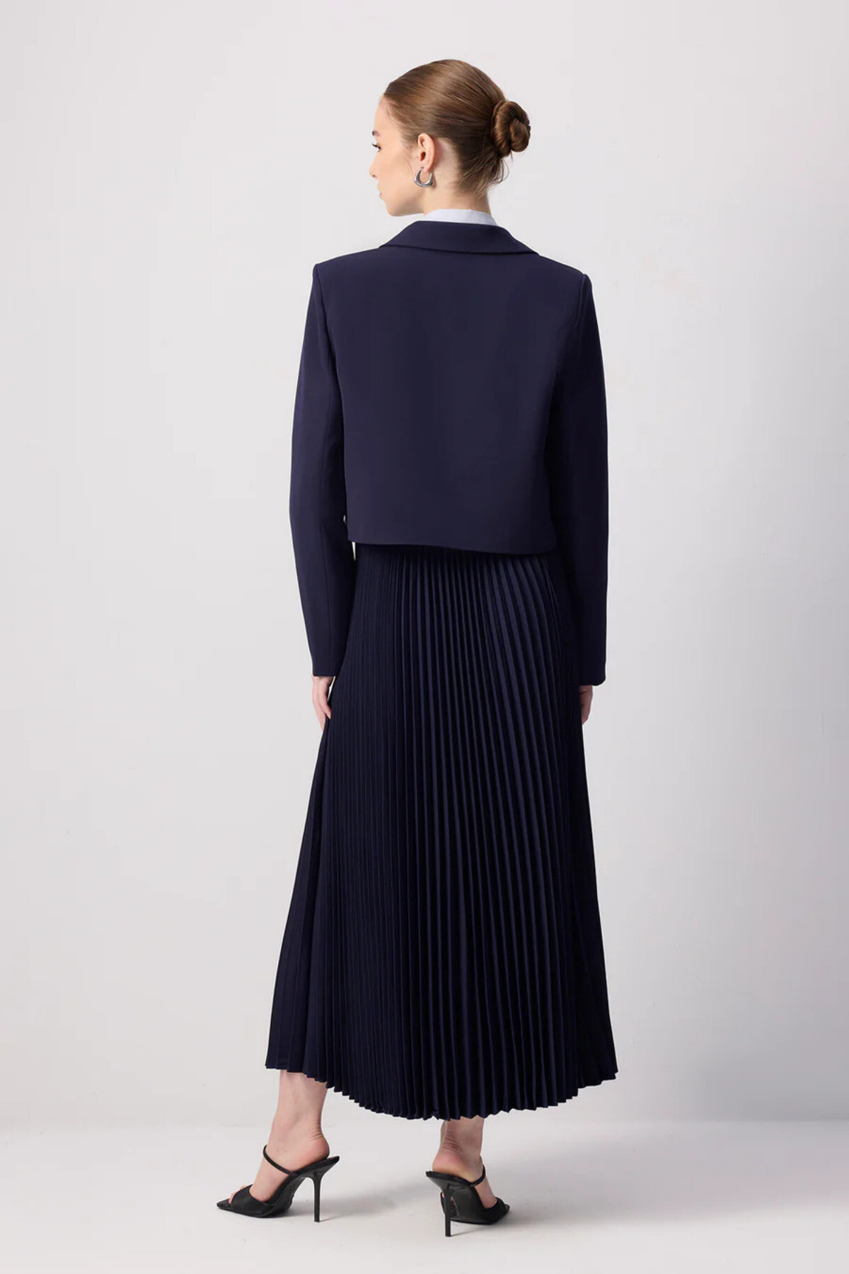 Zarif ve Şık Tesettür Takım - Pliseli Etek & Kısa Ceket Kombini - 12