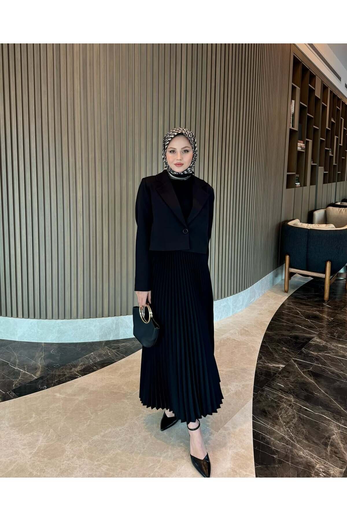 Zarif ve Şık Tesettür Takım - Pliseli Etek & Kısa Ceket Kombini - 7